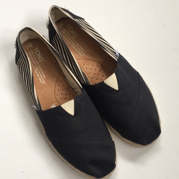 Toms Shoes - EUC Toms flats